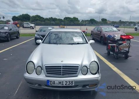 2002 Mercedes-Benz Clk 320 из США, поврежденный, VIN WDBLJ65G62T119531